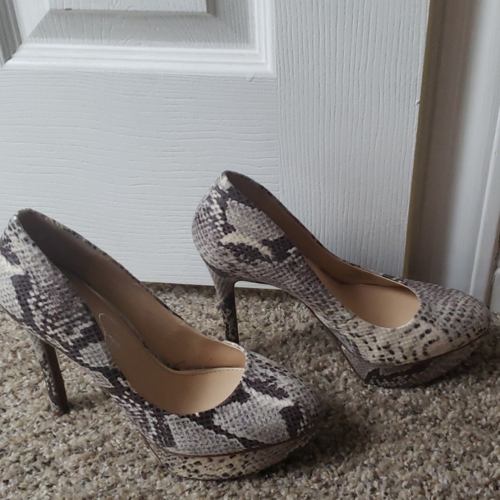 Shoes - Picture 2 of 9